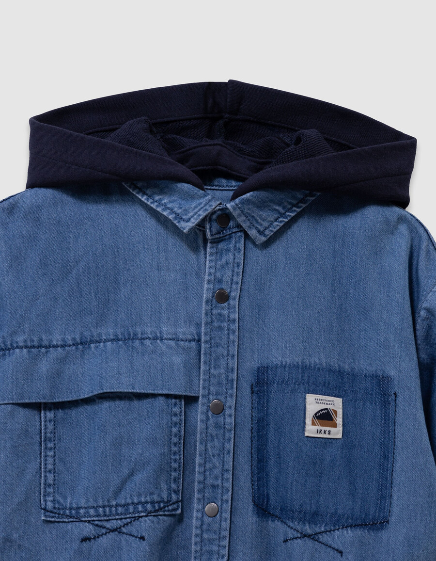 camisa vaquera azul para niño con capucha desmontable