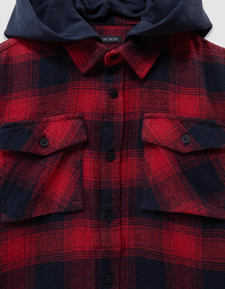 camisa de cuadros azul marino y rojo para niño con capucha desmontable