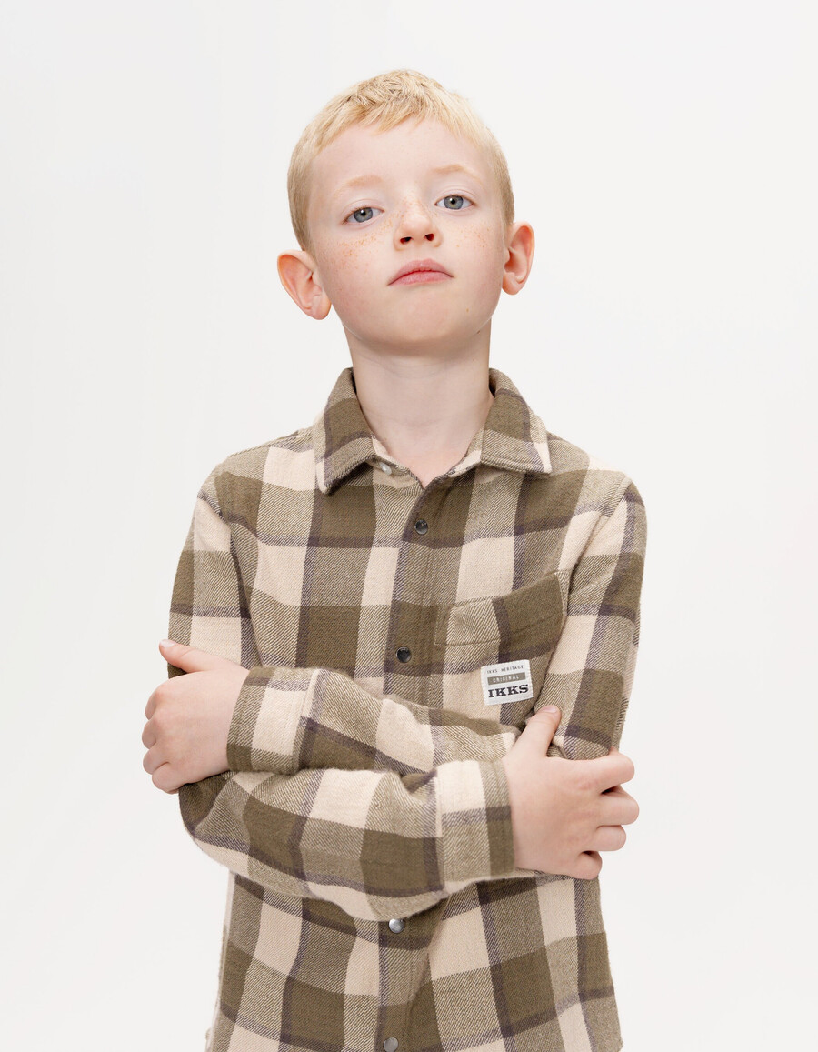 camisa de cuadros caqui y beige para niño