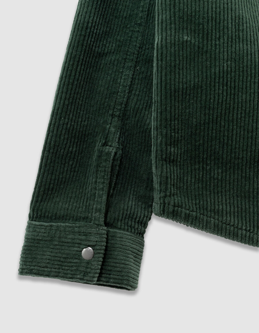 camisa de pana verde para niño con botones a presión