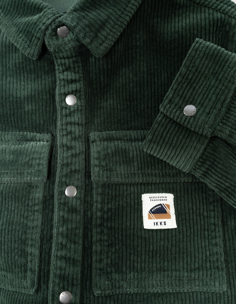 camisa de pana verde para niño con botones a presión