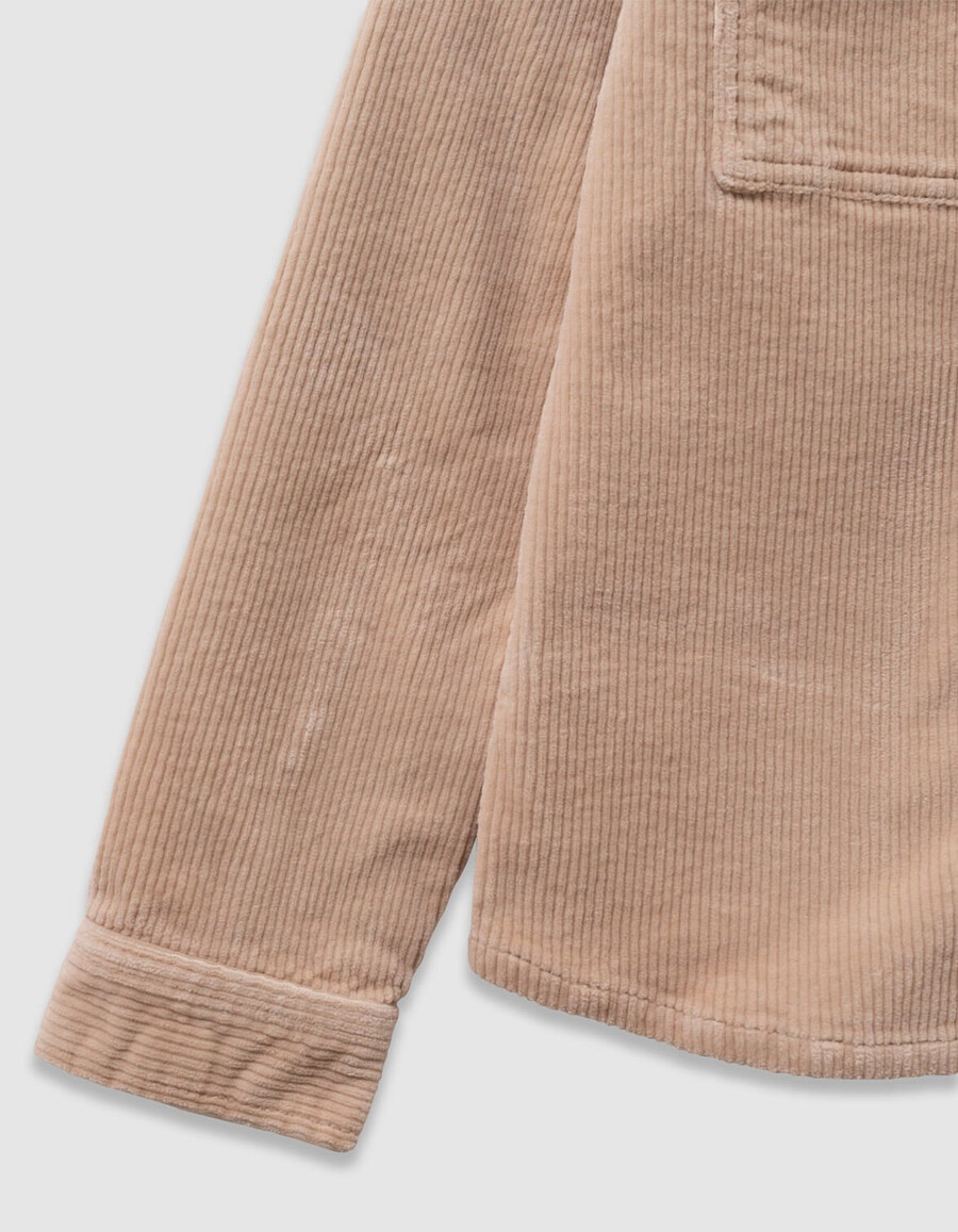 camisa de pana beige con botones a presión para niño