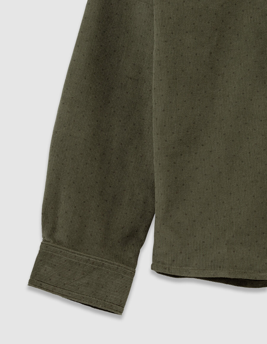 camisa de manga larga de terciopelo caqui para niño con lunares