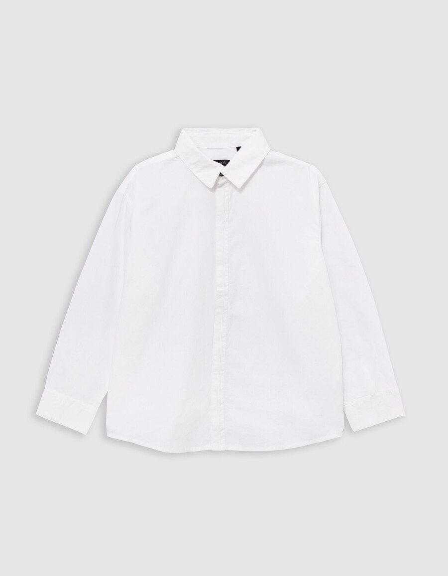 camisa blanca para niño con rayo bordado en la tapeta de botones