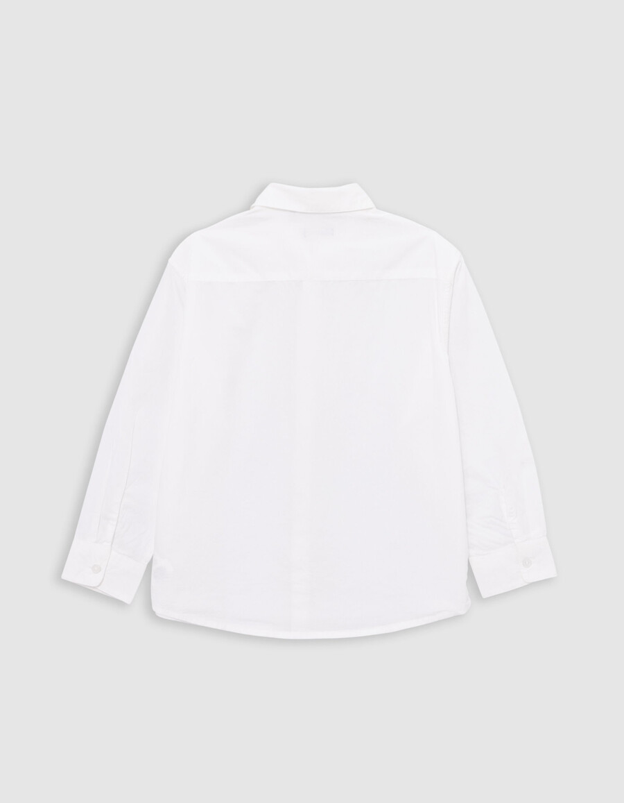 camisa blanca para niño con rayo bordado en la tapeta de botones