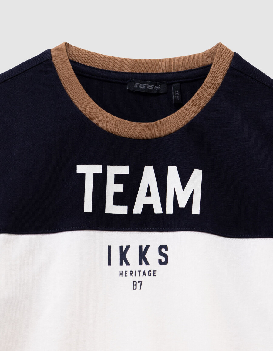 camiseta de algodón orgánico azul marino y blanca para niño cuello camel