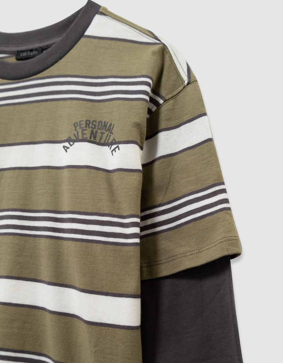 camiseta gris de algodón orgánico con mangas trampantojo para niño