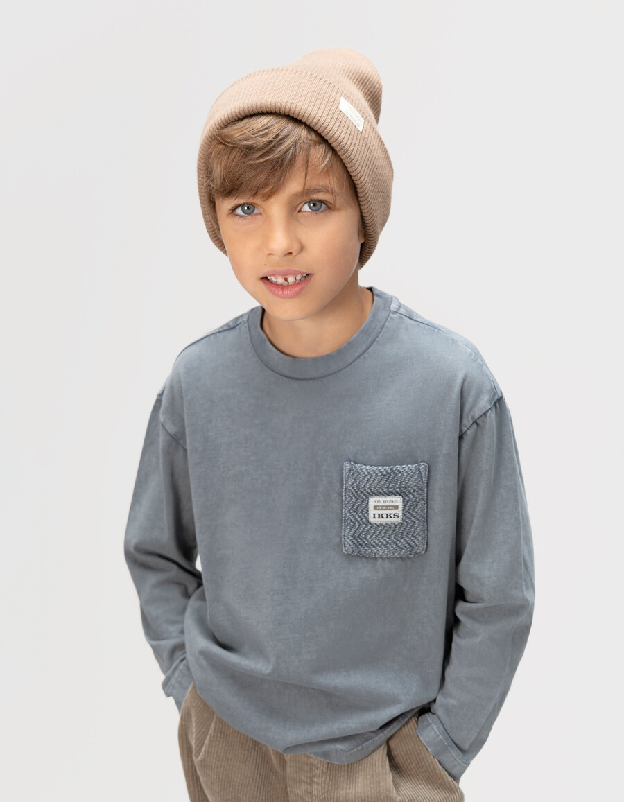 camiseta de manga larga de algodón orgánico azul para niño bolsillo de punto