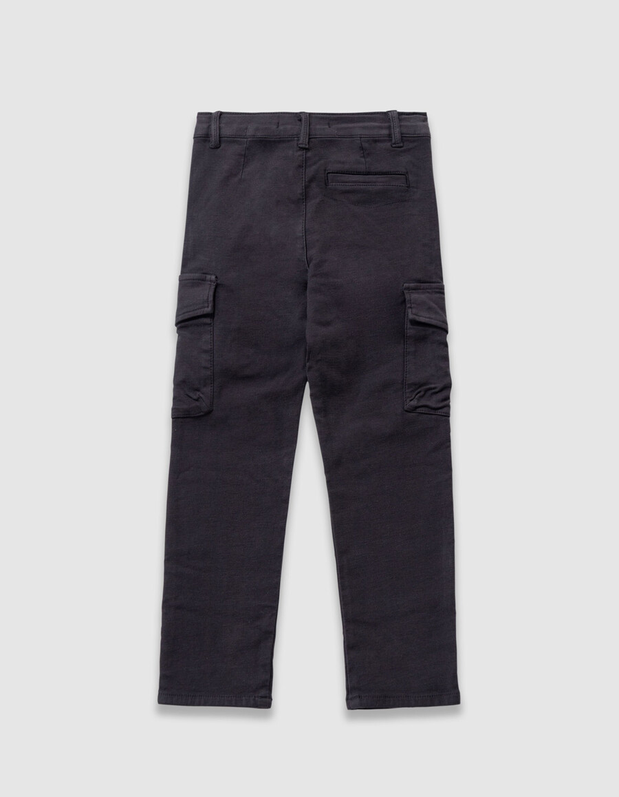 pantalones rectos negros estilo cargo para niño