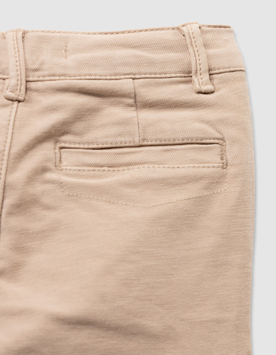 pantalones rectos estilo cargo beige para niño