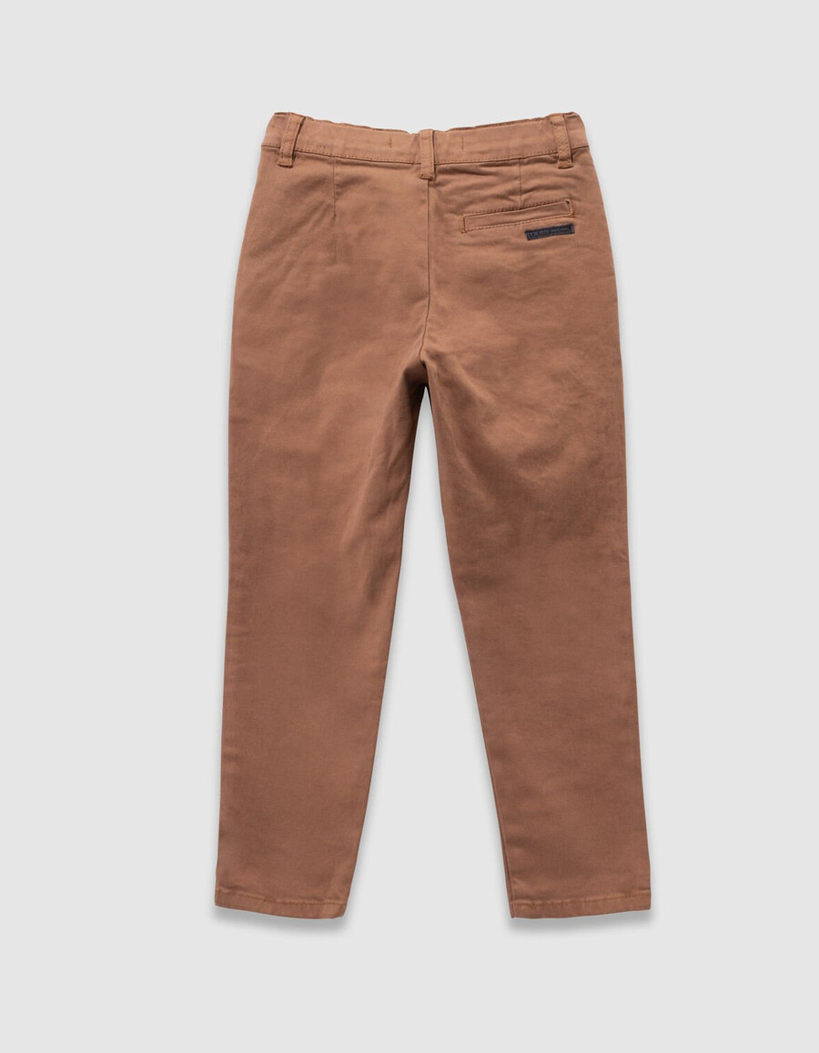 pantalones chinos holgados de color marrón claro para niño