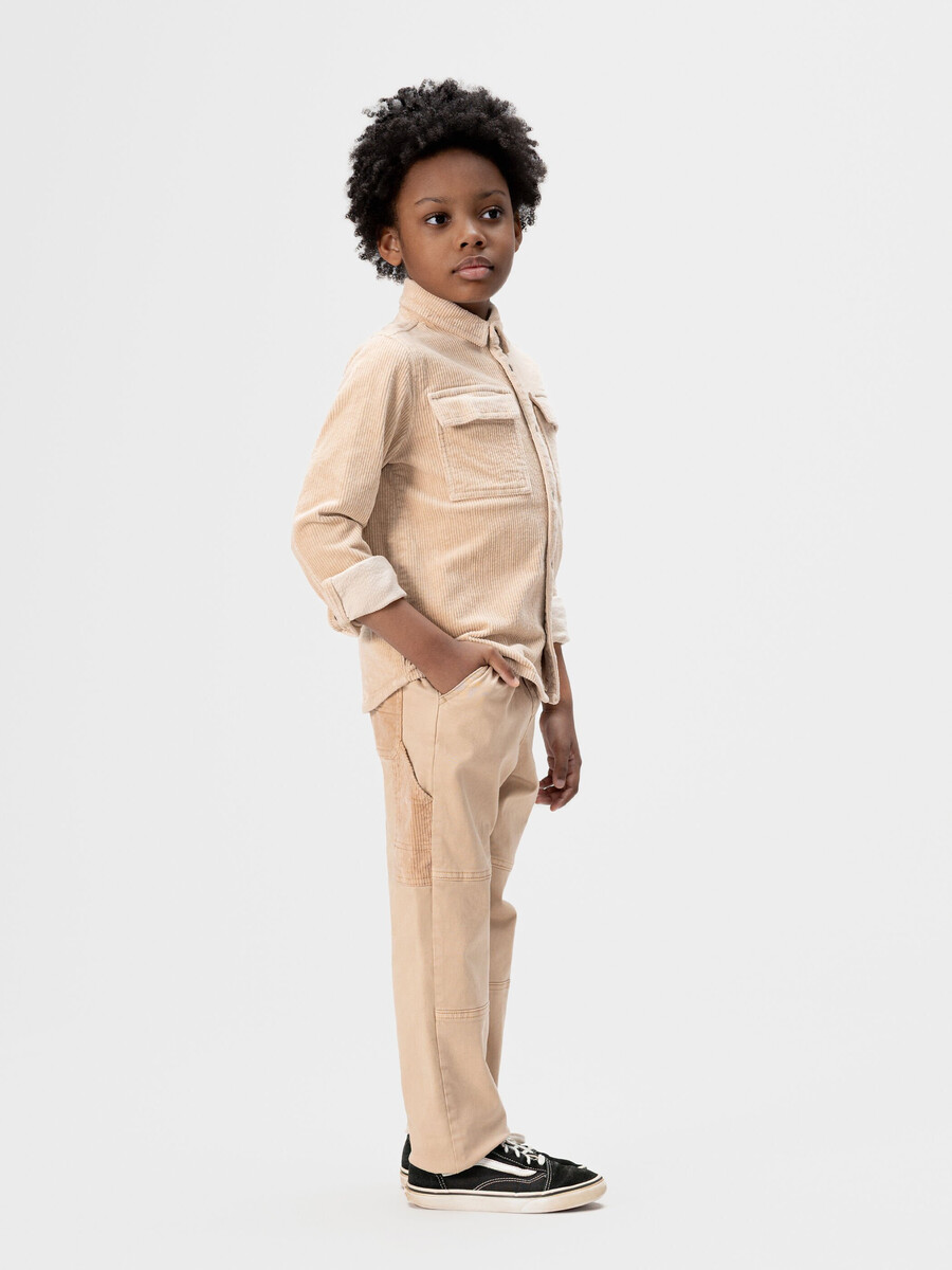 joggers holgados beige con detalles de pana para niño