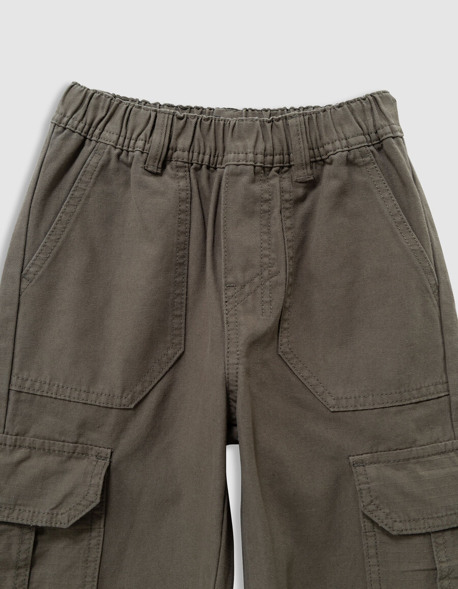 pantalones deportivos holgados color caqui para niño