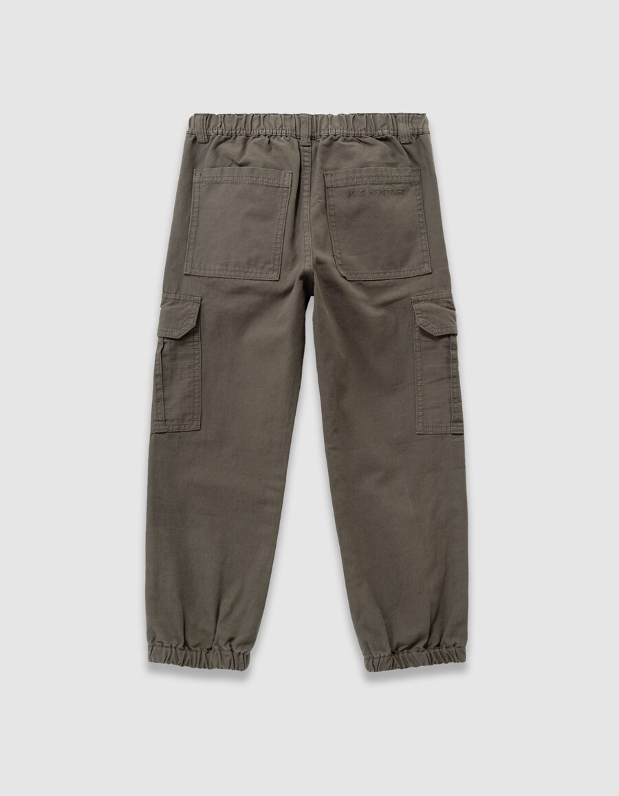 pantalones deportivos holgados color caqui para niño