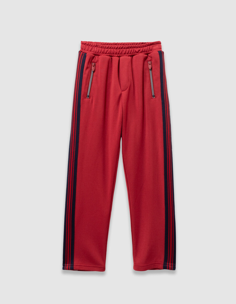 pantalones deportivos rojos con rayas azul marino para niño