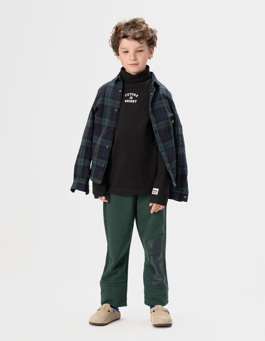 joggers verdes para niño con bolsillo de tejido mixto