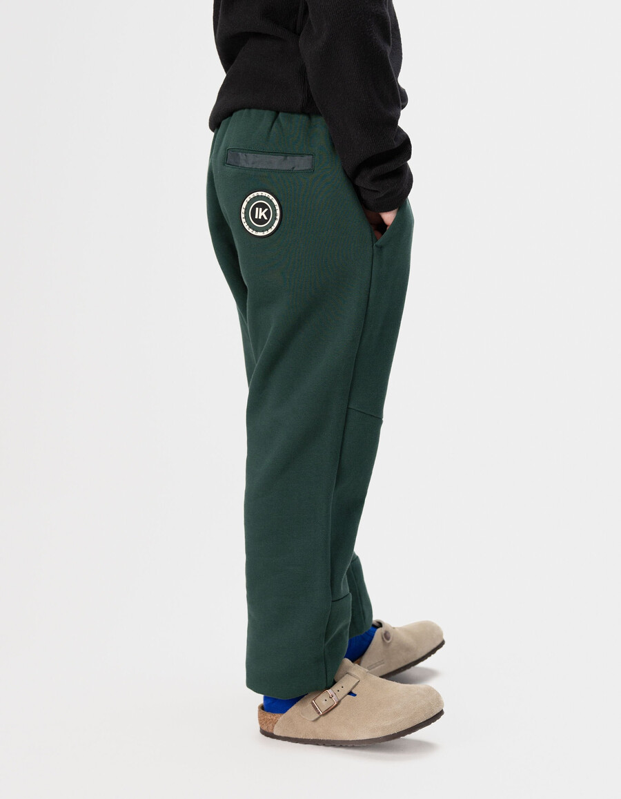 joggers verdes para niño con bolsillo de tejido mixto