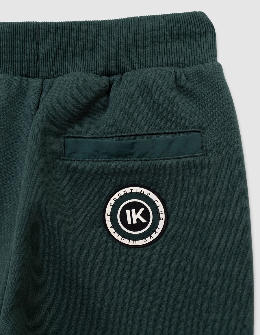 joggers verdes para niño con bolsillo de tejido mixto