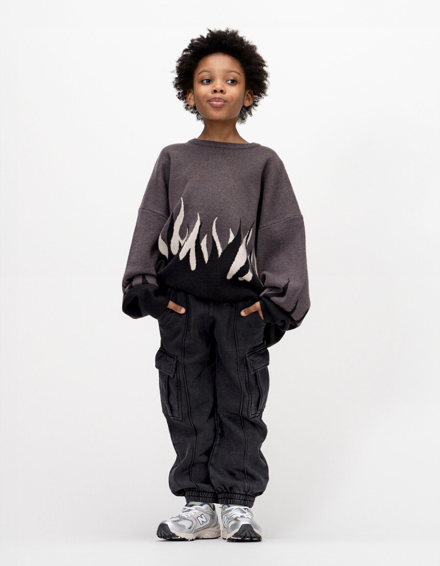 pantalones deportivos negros descoloridos estilo cargo para niño