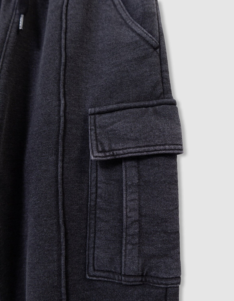 pantalones deportivos negros descoloridos estilo cargo para niño
