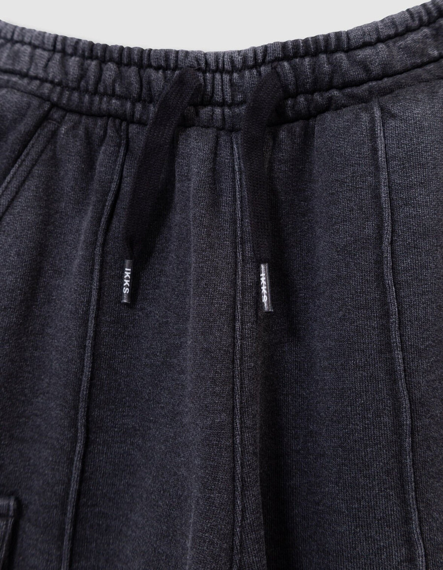 pantalones deportivos negros descoloridos estilo cargo para niño
