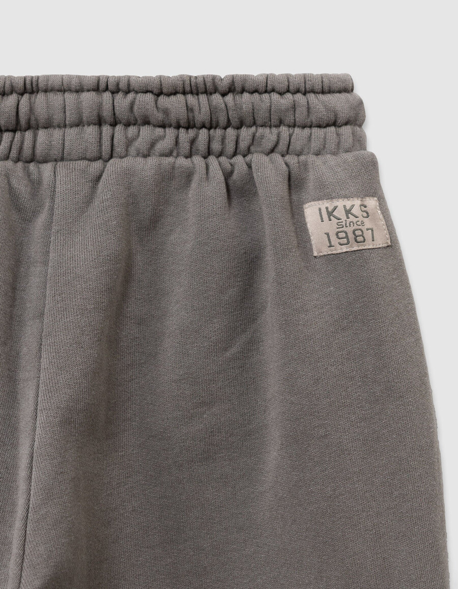 pantalones deportivos estilo cargo de algodón orgánico color caqui para niño