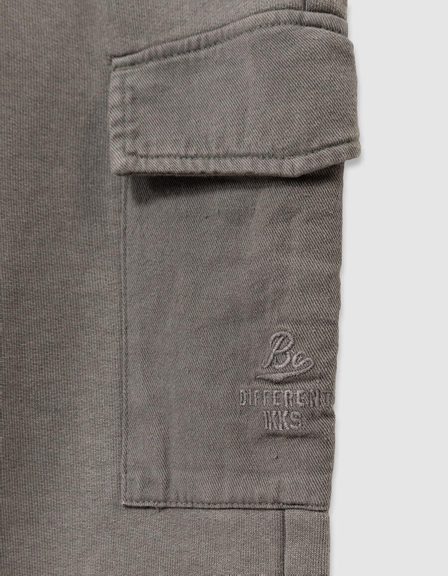 pantalones deportivos estilo cargo de algodón orgánico color caqui para niño