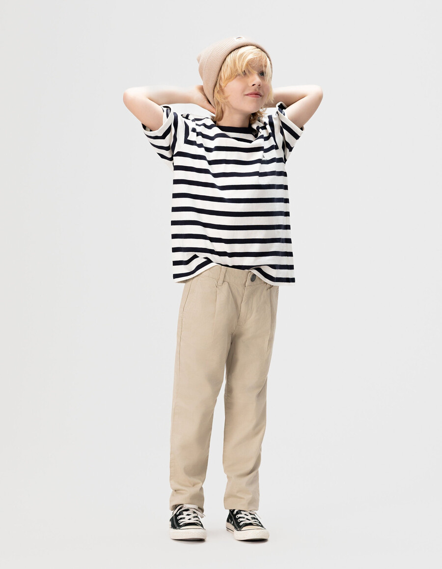 pantalones chinos beige para niño