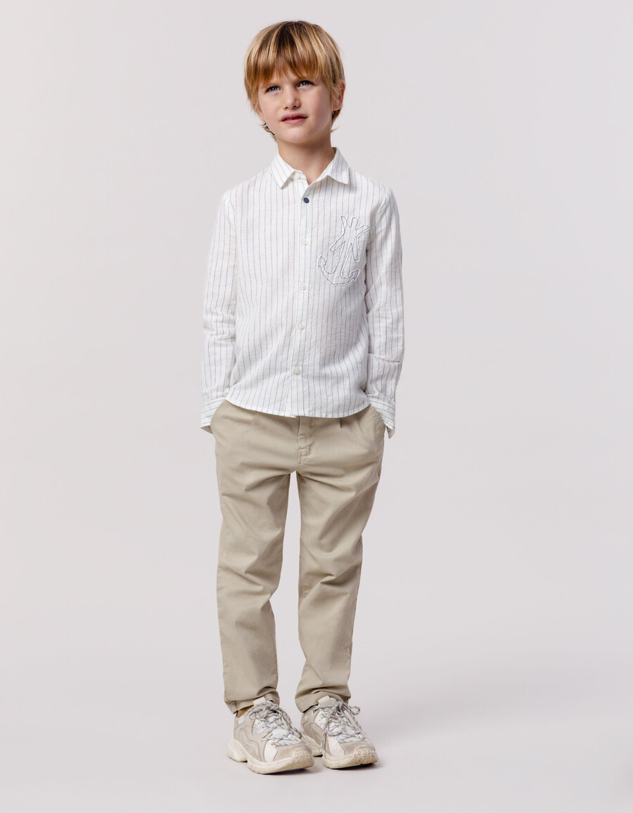 pantalones chinos beige para niño