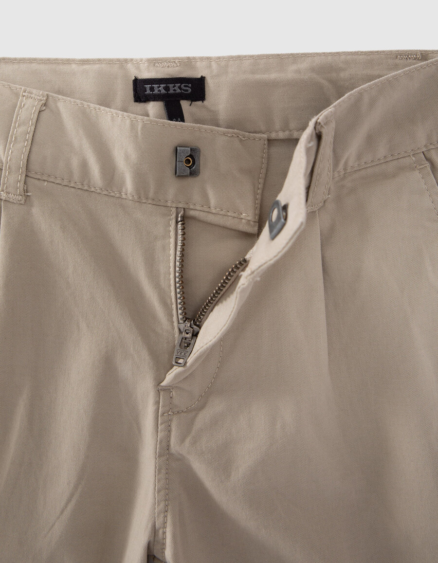 pantalones chinos beige para niño