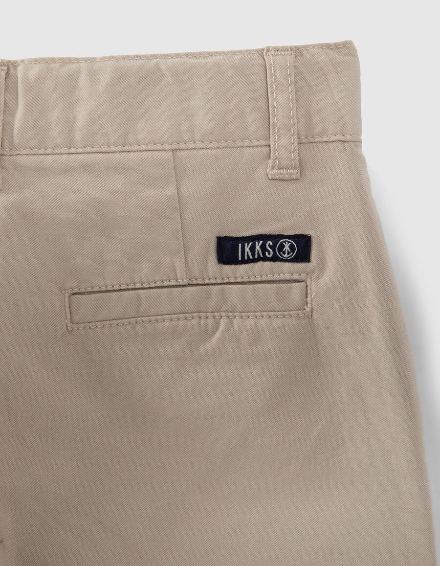 pantalones chinos beige para niño