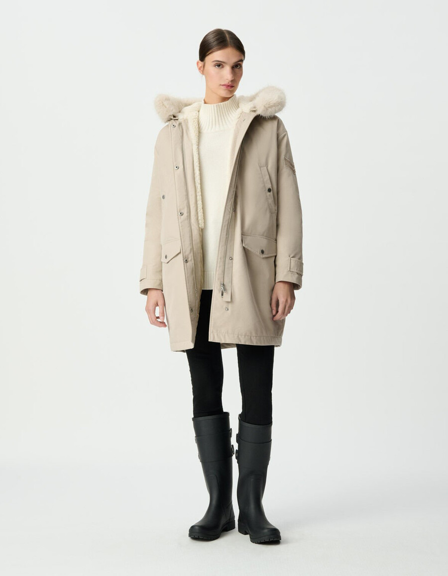 parka beige extragrande para mujer con capucha forrada de piel