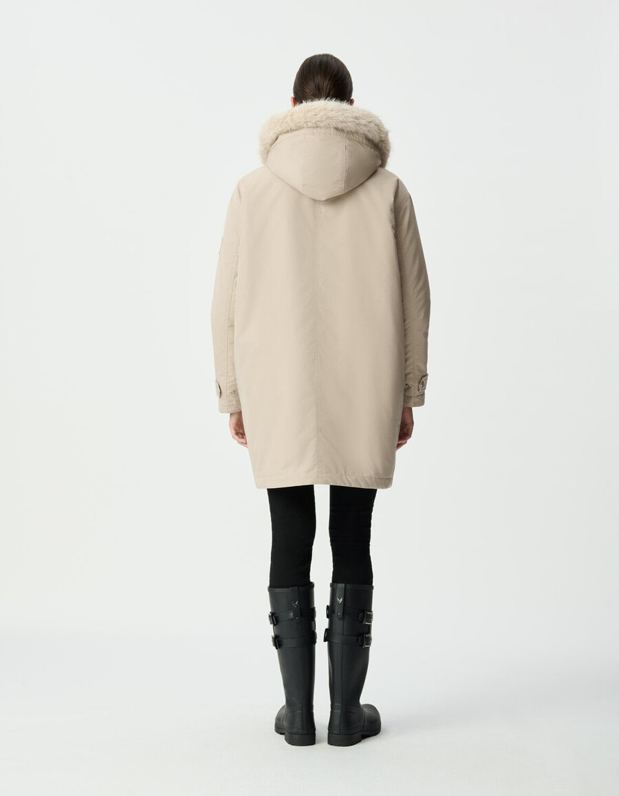 parka beige extragrande para mujer con capucha forrada de piel