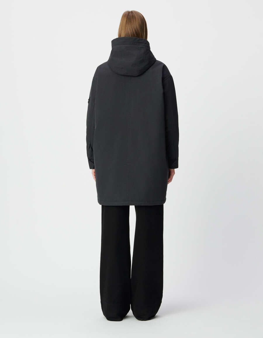 parka con capucha y forro de piel negra para mujer