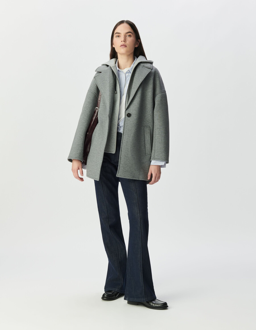 abrigo gris de mujer con capucha desmontable