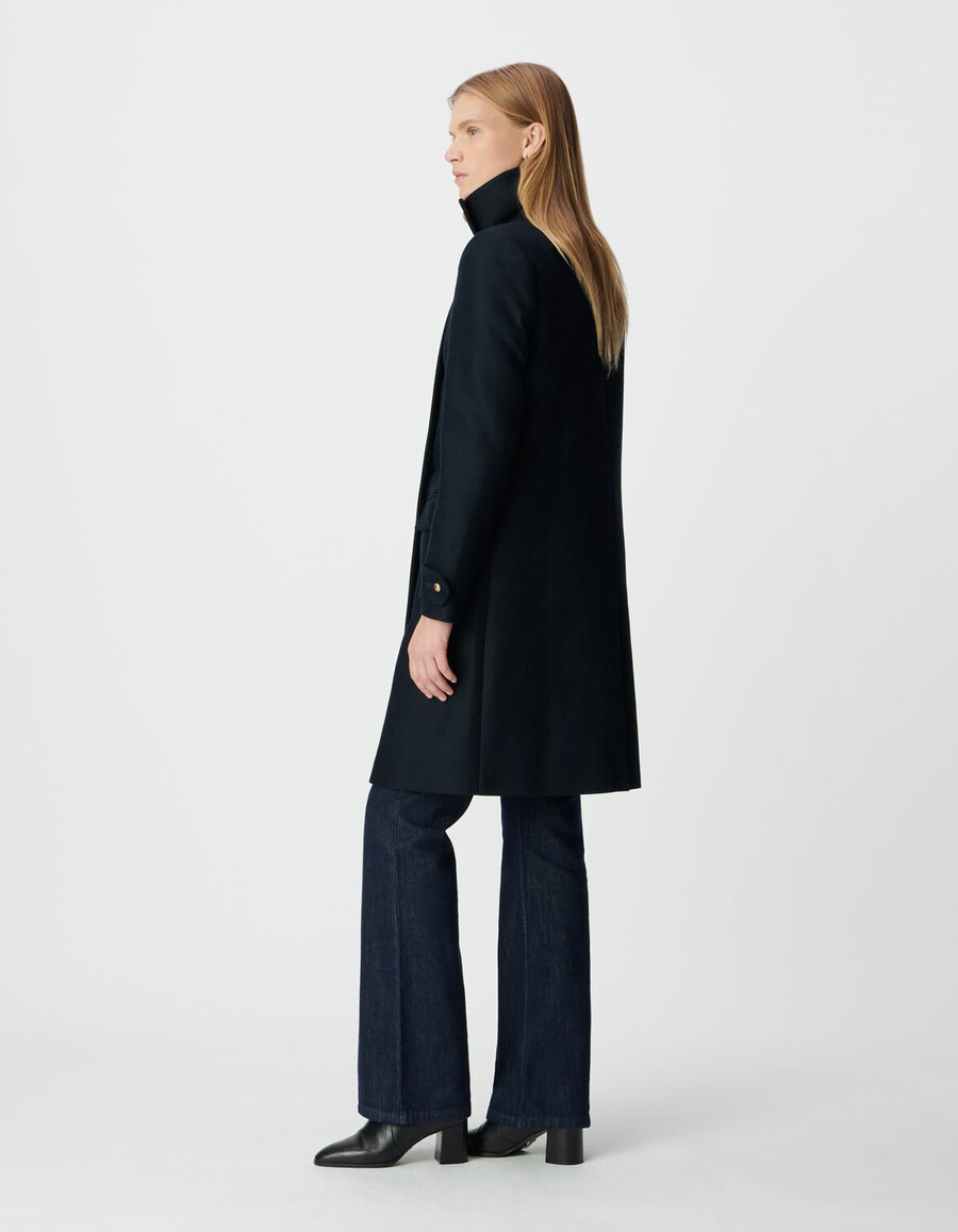 abrigo azul marino para mujer con botones grabados