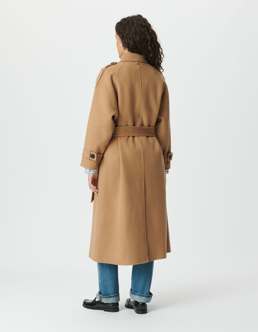 abrigo largo estilo gabardina de lana color camello para mujer