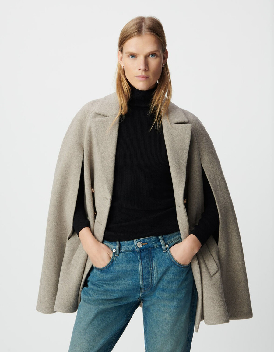 abrigo tipo capa cruzado beige para mujer