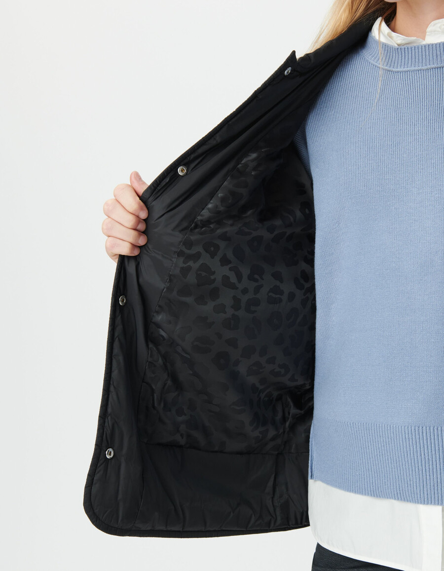 chaqueta acolchada negra para mujer