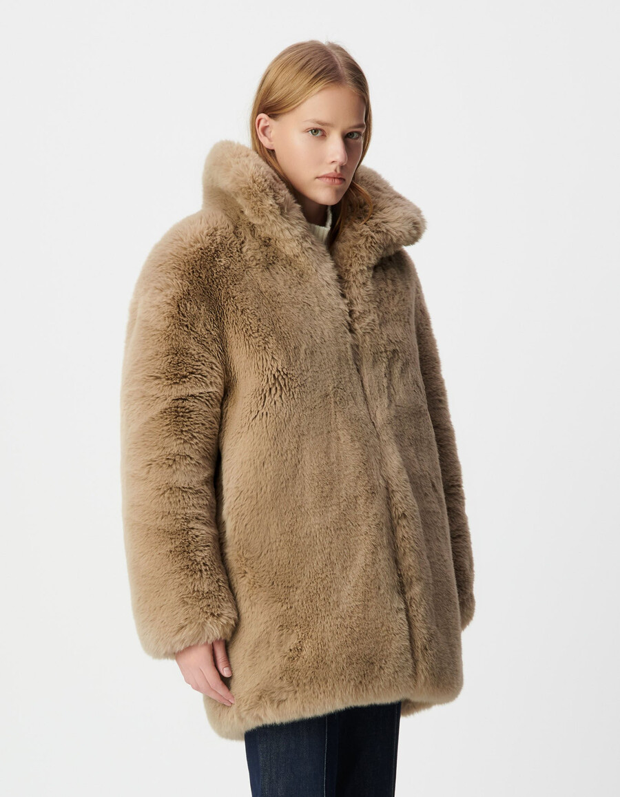 abrigo beige de gran tamaño para mujer