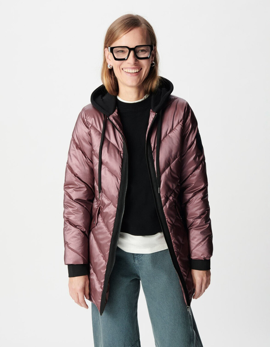 chaqueta acolchada burdeos iridiscente para mujer con capucha de forro polar