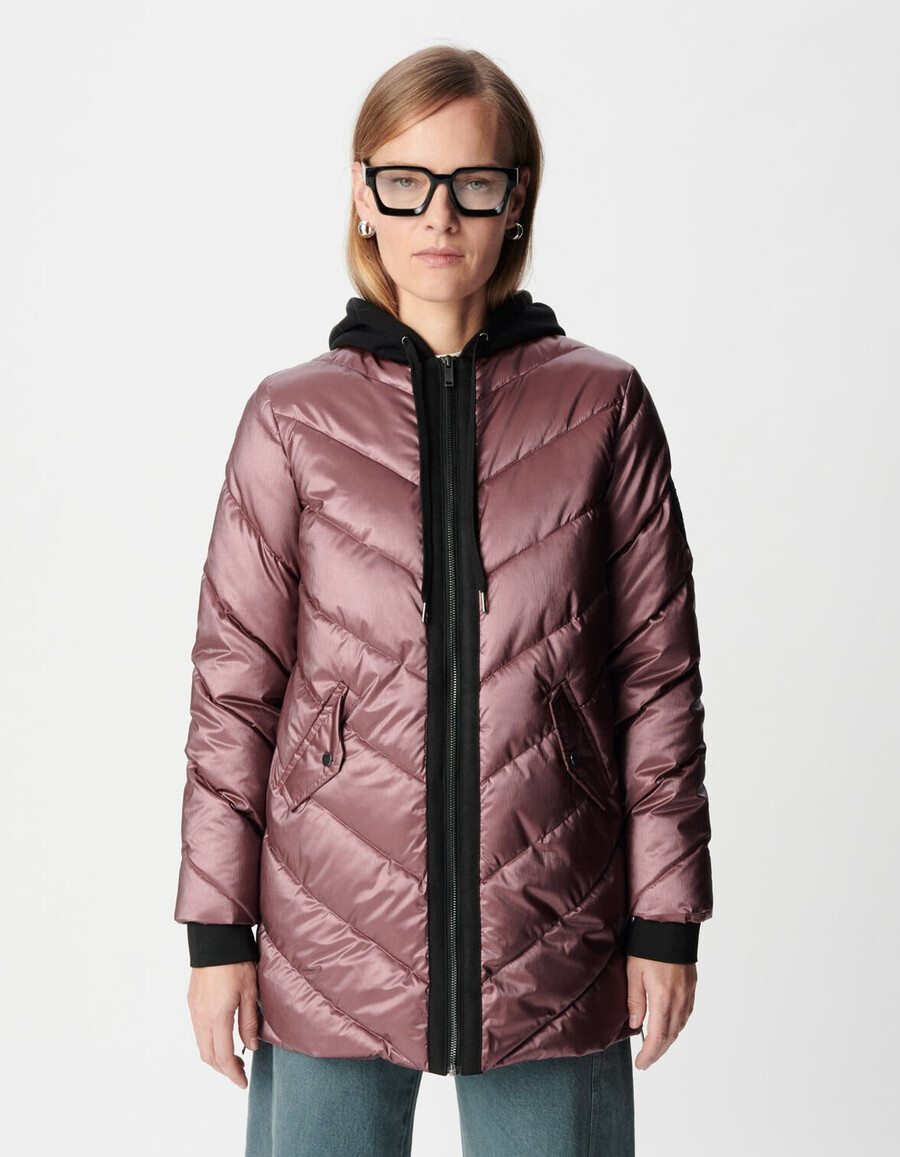 chaqueta acolchada burdeos iridiscente para mujer con capucha de forro polar