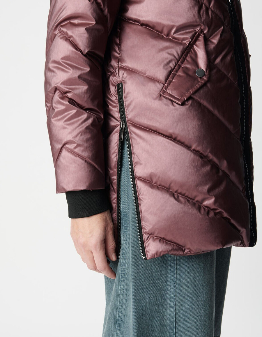 chaqueta acolchada burdeos iridiscente para mujer con capucha de forro polar