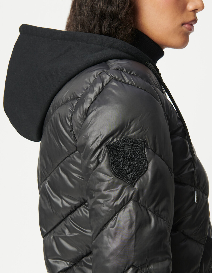 chaqueta acolchada negra de longitud media para mujer con capucha de forro polar