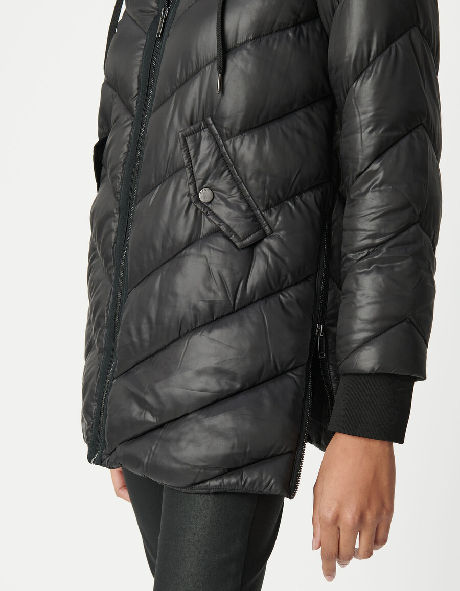 chaqueta acolchada negra de longitud media para mujer con capucha de forro polar