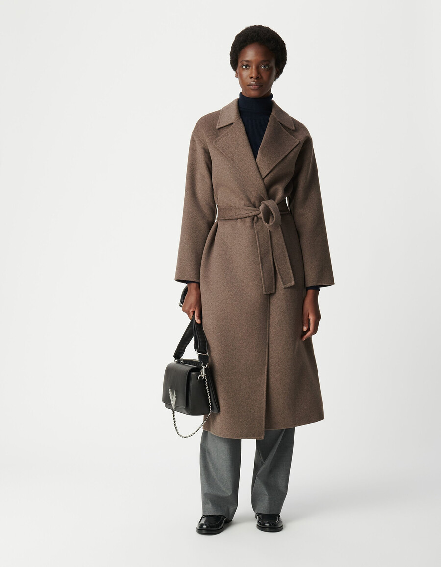 abrigo largo beige con cinturón para mujer