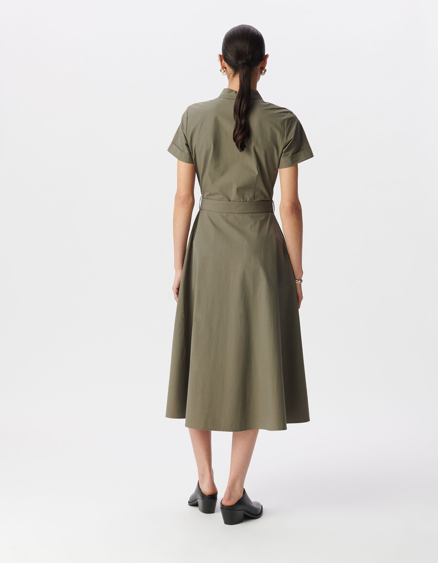 vestido camisero midi con cinturón color caqui