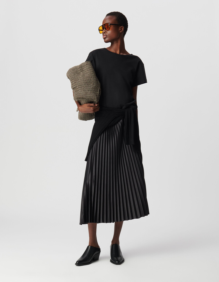 vestido largo plisado de dos materiales negro para mujer