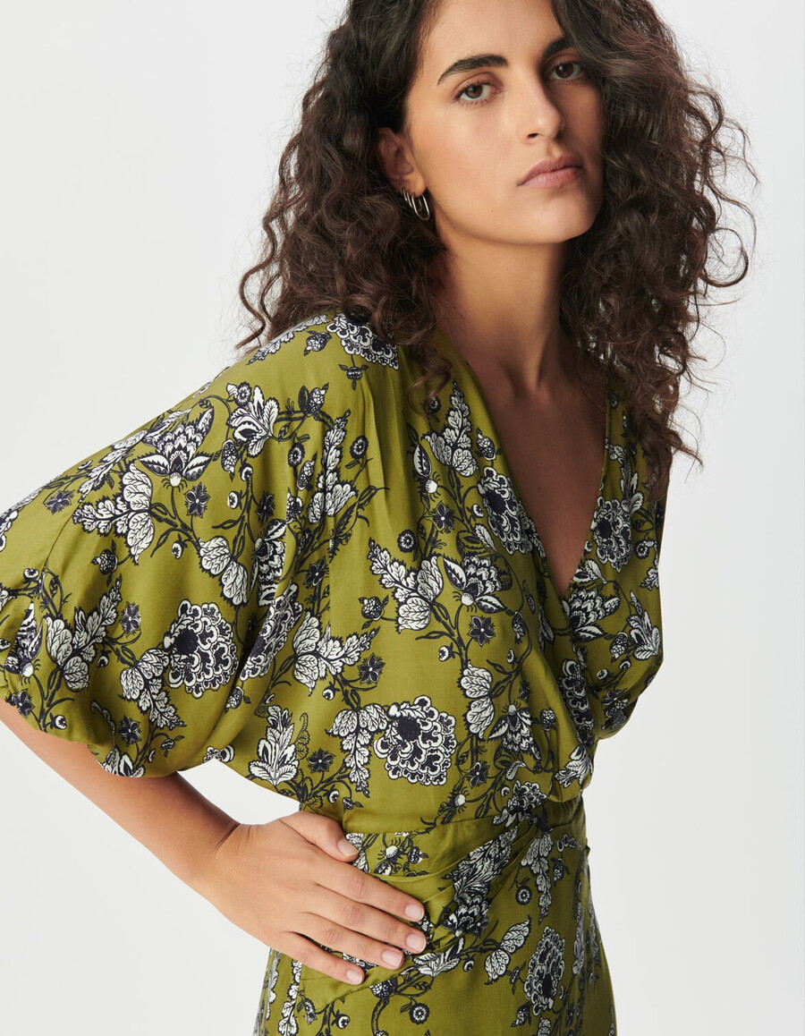 vestido verde fluido para mujer con estampado floral