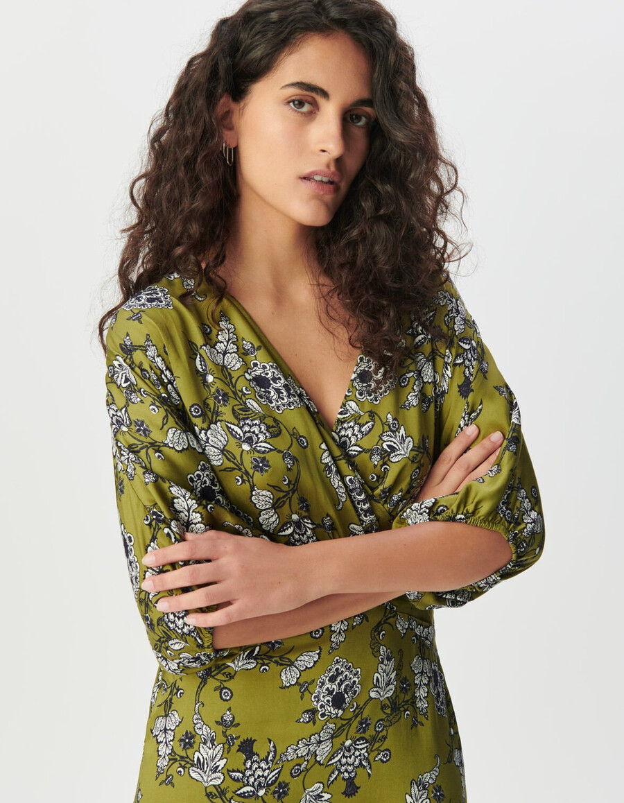 vestido verde fluido para mujer con estampado floral